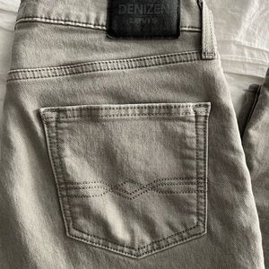 Mens Levi’s light gray 30x30